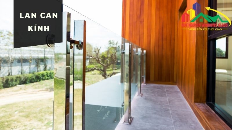 Lan can kính